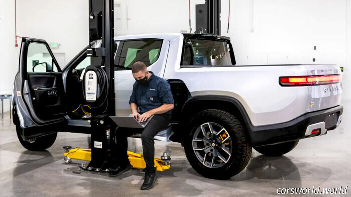 Pantallas inutilizables, huellas dactilares grasientas y características ausentes: la frustrante experiencia de servicio de un conductor de Rivian | Carscoops